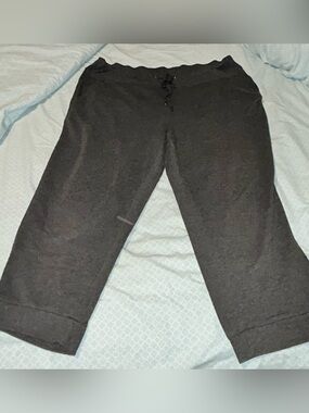 Eddie Bauer Women’s Charcoal Drawstring Capri Joggers